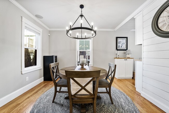 Building Photo - 814 Main St