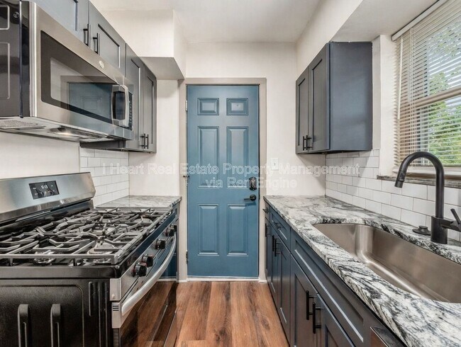 Building Photo - 1963 W Broad St