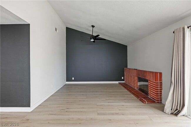 Building Photo - 4162 Ridgewood Ave