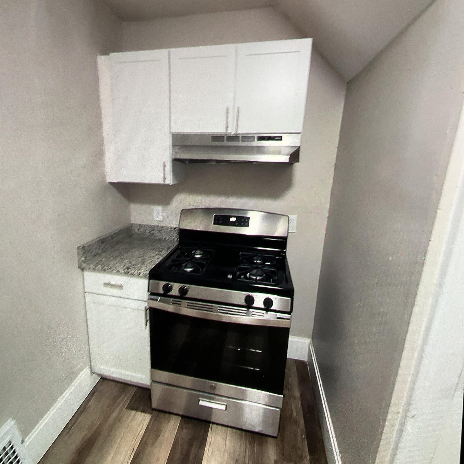 Building Photo - 670 Arbutus Ct