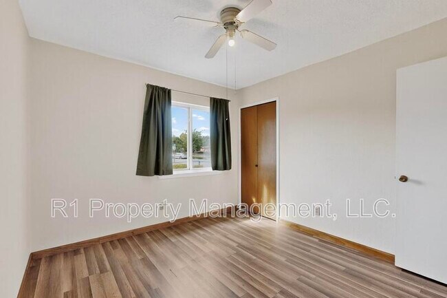 Building Photo - 2702 Avenida Del Sol