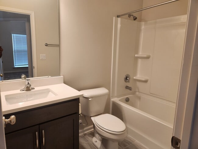Building Photo - 271 Chestnut Dr