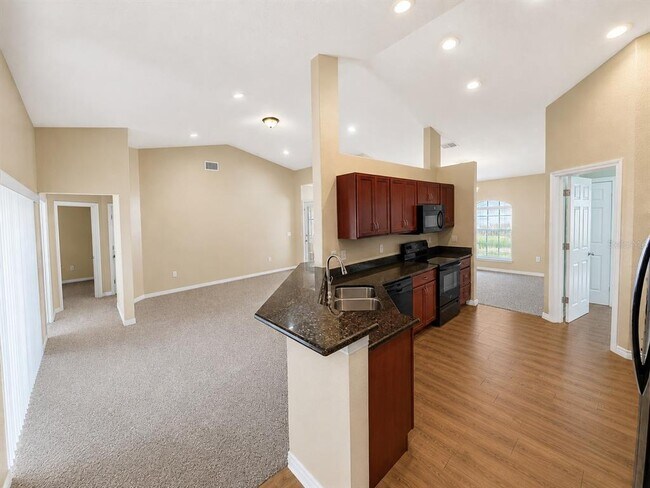 Building Photo - 4876 Summerfield Cir