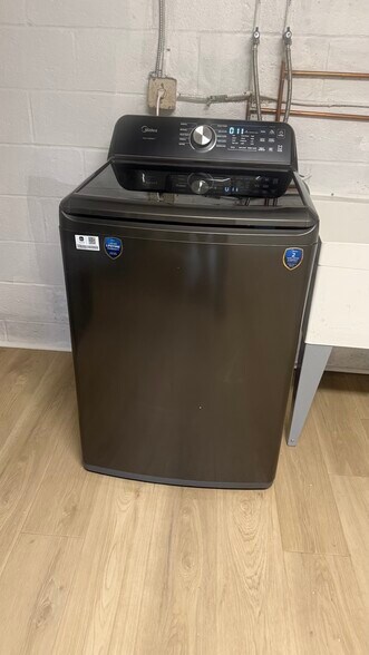 Building Photo - 639 Oakdene Ave