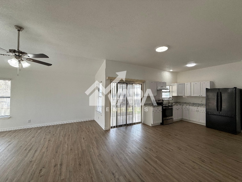 Building Photo - 8659 Serene Ridge Dr