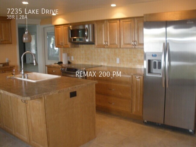 Building Photo - 7235 Lake Dr