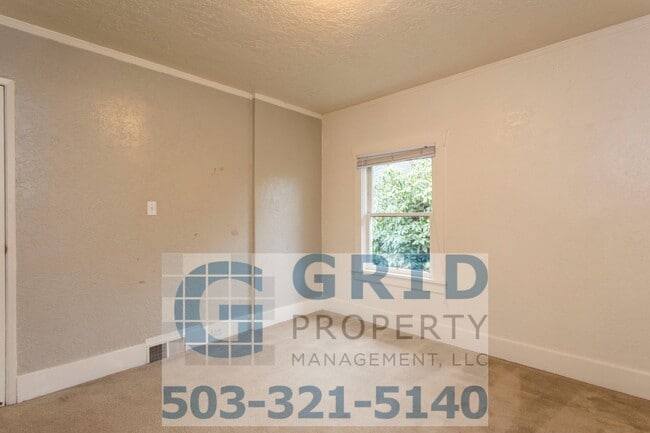 Building Photo - Spacious Two Bedroom Home with Backyard - N Portland!
