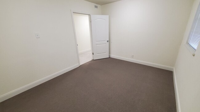 Building Photo - Residential/Office