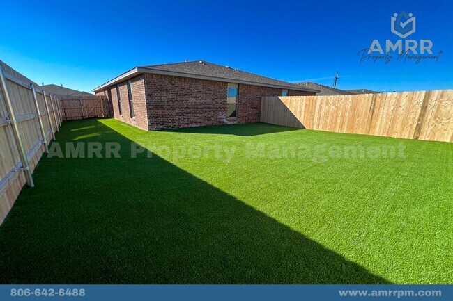 Building Photo - 3 Bedroom Townhome In Harvest Wolfforth!