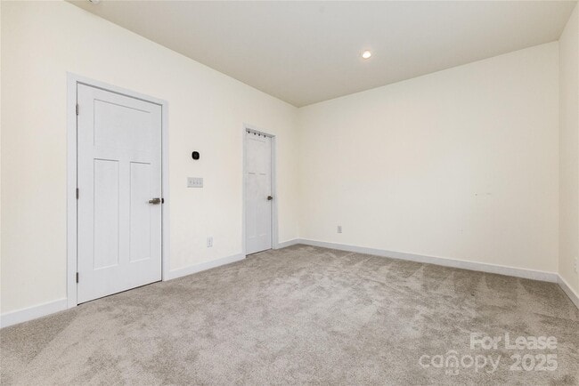 Building Photo - 6122 Cleburne Ct
