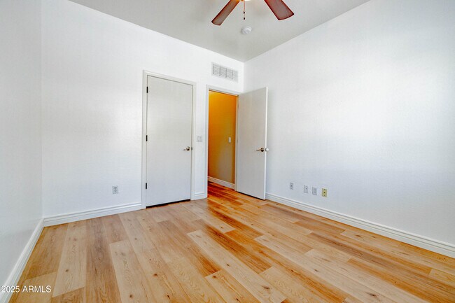 Building Photo - 2723 E Schiliro Cir