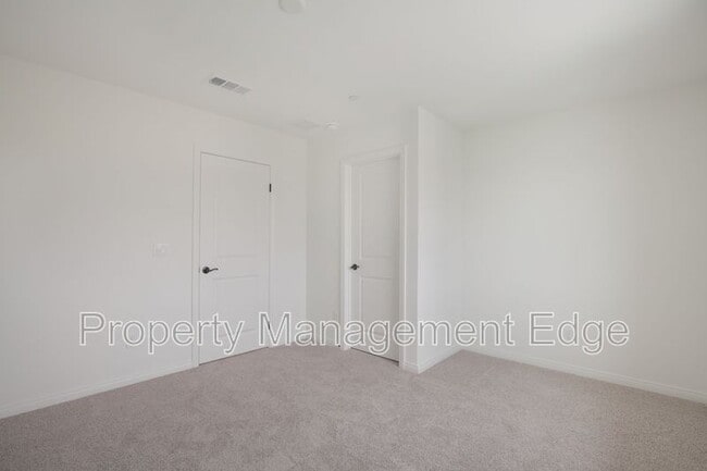 Building Photo - 4470 Hickory Ct