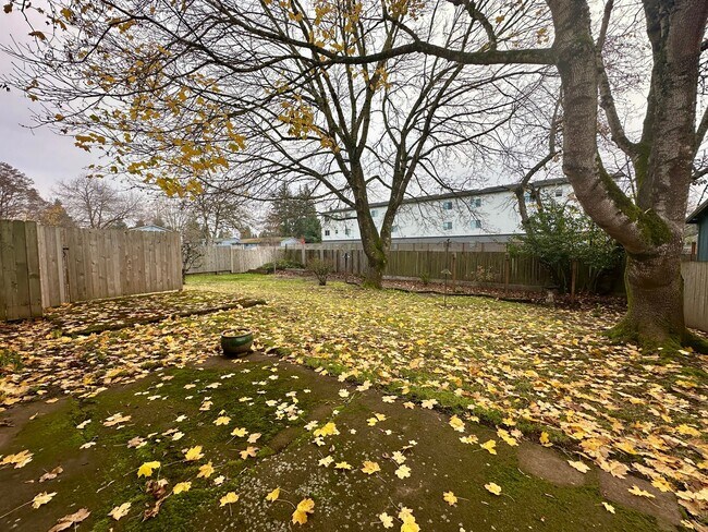 Building Photo - r1078