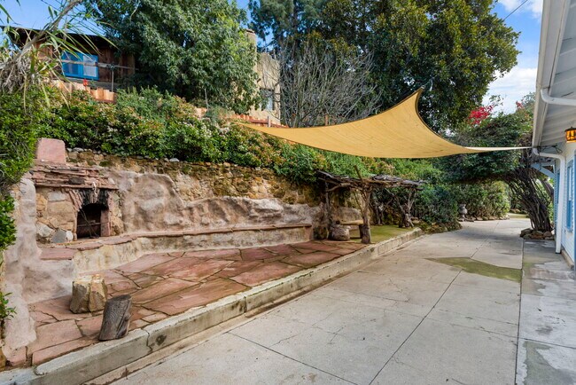 Building Photo - 1409 Avon Park Ter