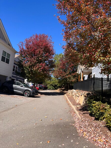 Building Photo - 32 Plant Pl