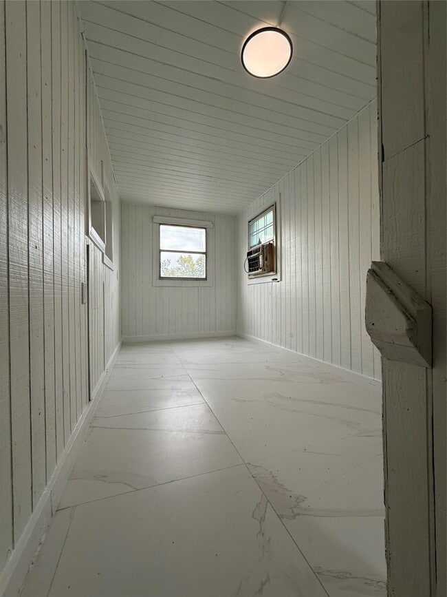 Building Photo - 2210 Clementine