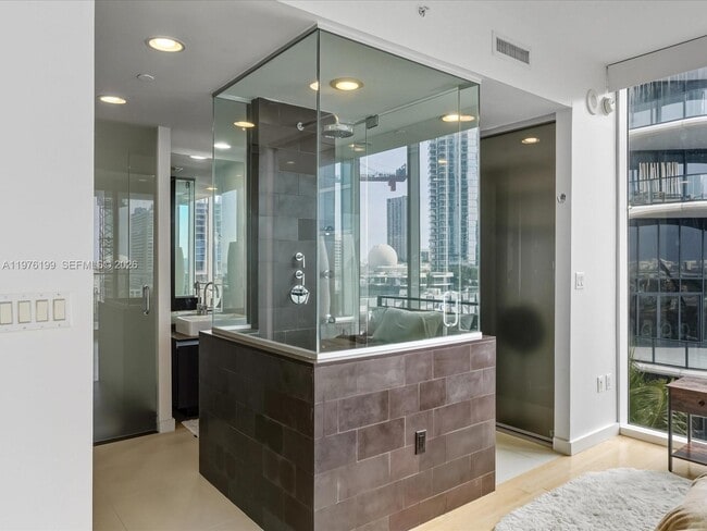 Building Photo - 1040 Biscayne Blvd