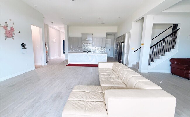 Building Photo - 5918 Emerald Ranch Ln