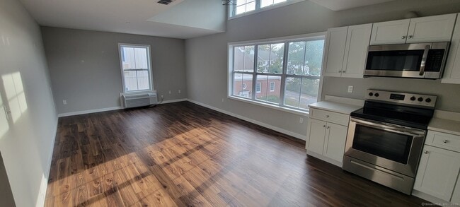Building Photo - 155 Greenwood Ave