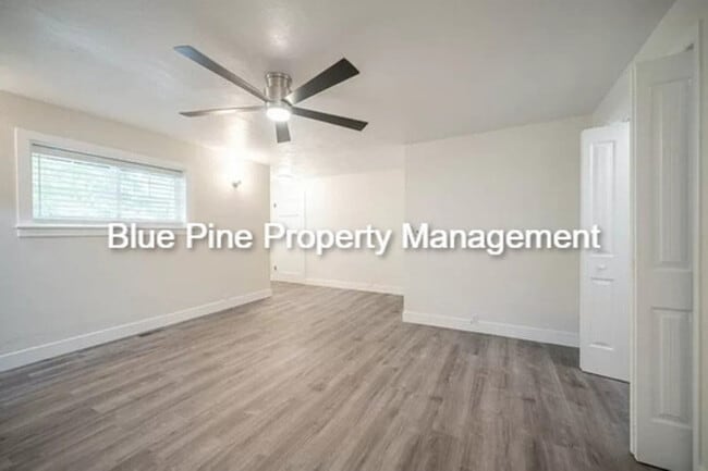 Building Photo - 1170 Saint Clair Rd