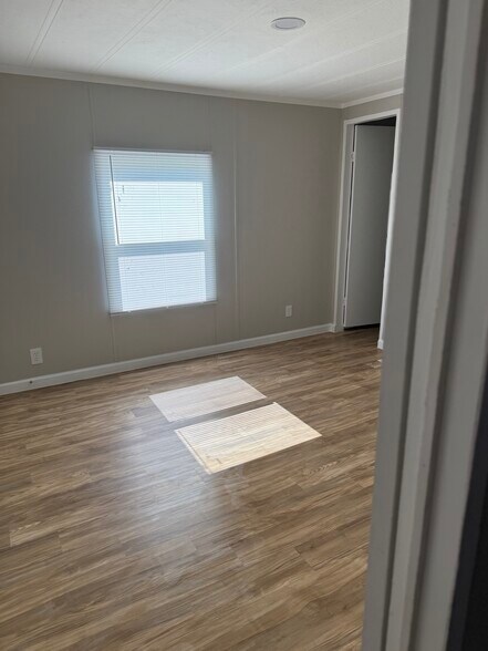 Building Photo - 6201 W Bert Kouns Industrial Loop