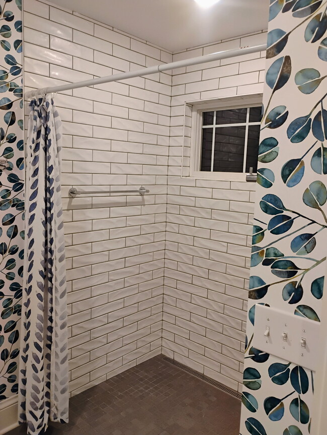 Building Photo - 1218 W 50th St