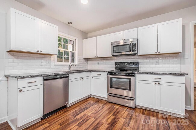 Building Photo - 701 McNabb Ct