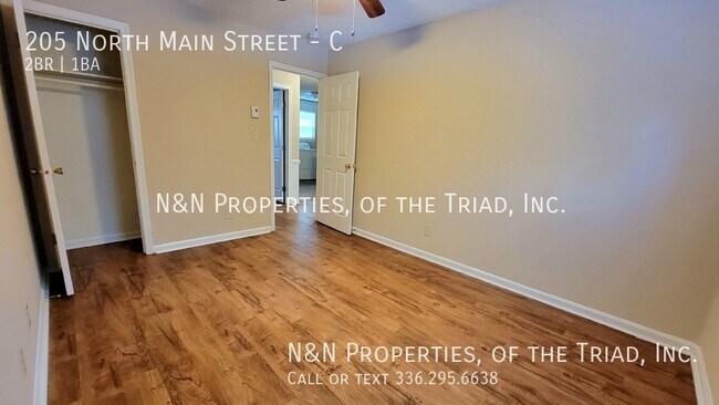 Building Photo - 2 Bedroom 1 Bath Apartment in King NC-  Do...