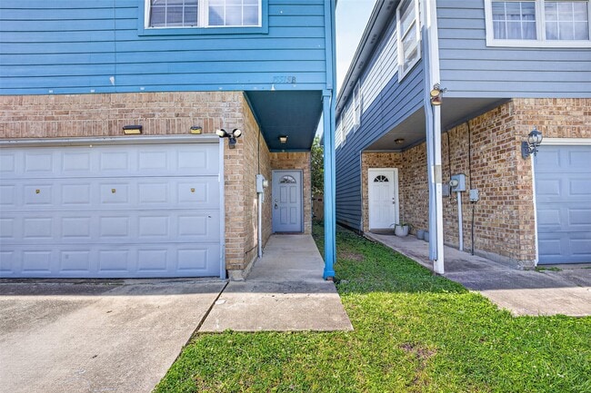 Building Photo - 15515 Waldron Cir