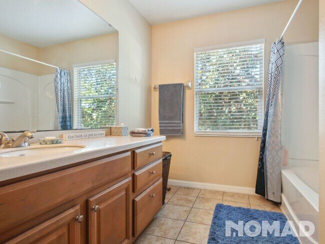 Building Photo - 3 Bedroom Townhome in Apopka