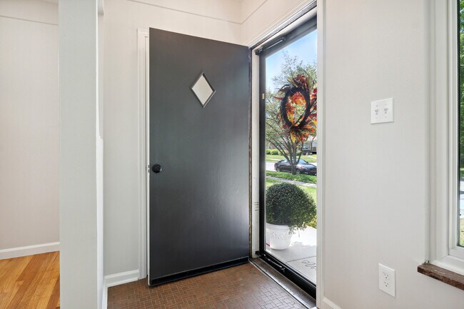 Building Photo - 36640 Angeline Cir