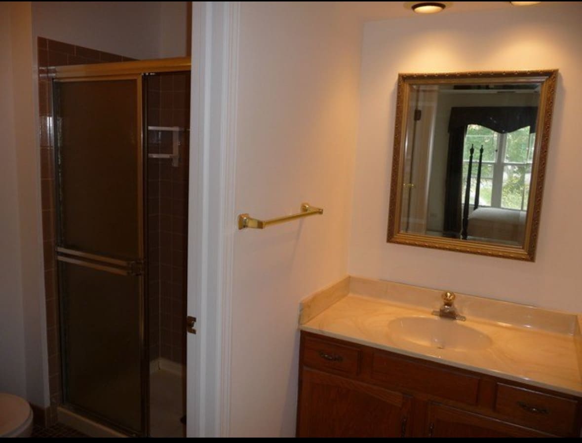 Building Photo - 1335 Cromwell Ct