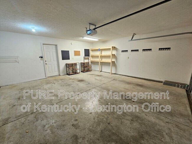Building Photo - 528 Newbury Way