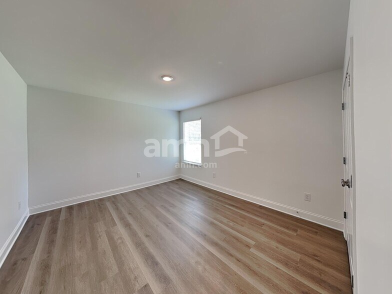 Building Photo - 108 Punderson Dr