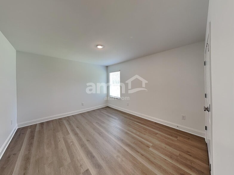 Building Photo - 2007 31st St W