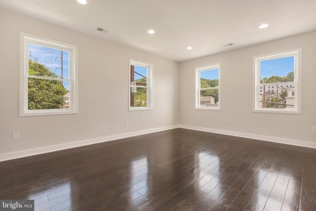 Building Photo - 4680 Canton St