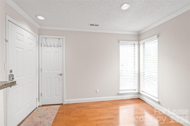 Building Photo - 2510 Cranbrook Ln