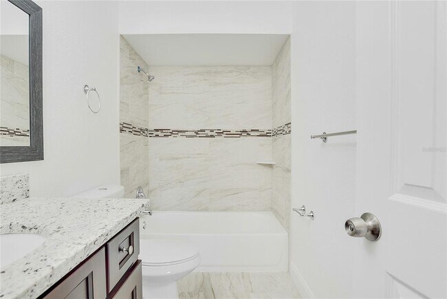 Building Photo - 6446 Powers Pointe Cir