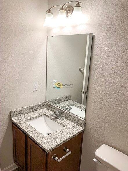 Building Photo - 7624 Rain Forest Dr N