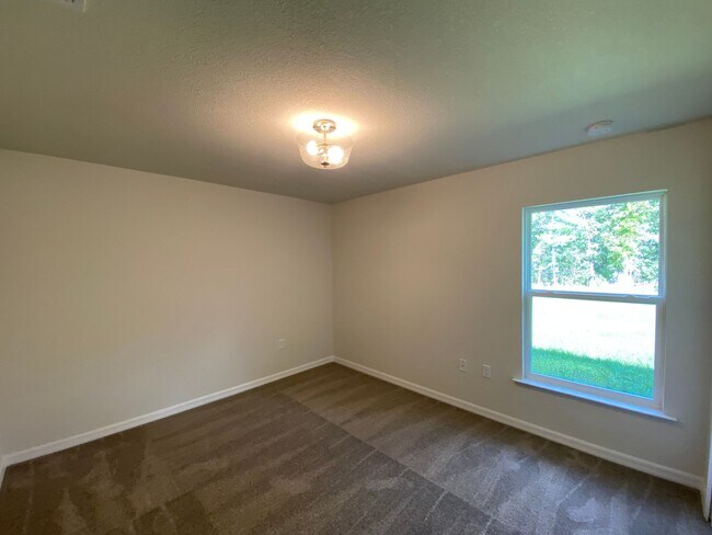 Building Photo - Great new rent on 4/2! Desirable SW Ocala Neighborhood 4/2/2 *WON'T LAST*