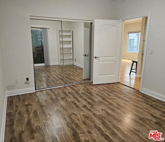 Building Photo - 1128 S Serrano Ave