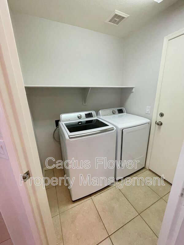 Building Photo - 2392 E Morelos St