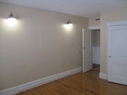Building Photo - 1060 Pleasant St