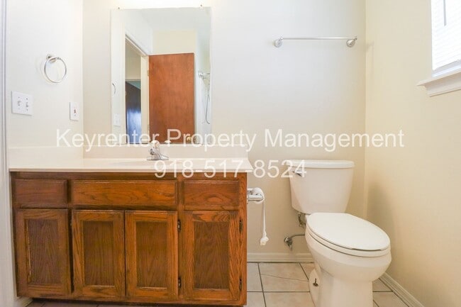 Building Photo - 2 Bed 1 Bath House in Claremore