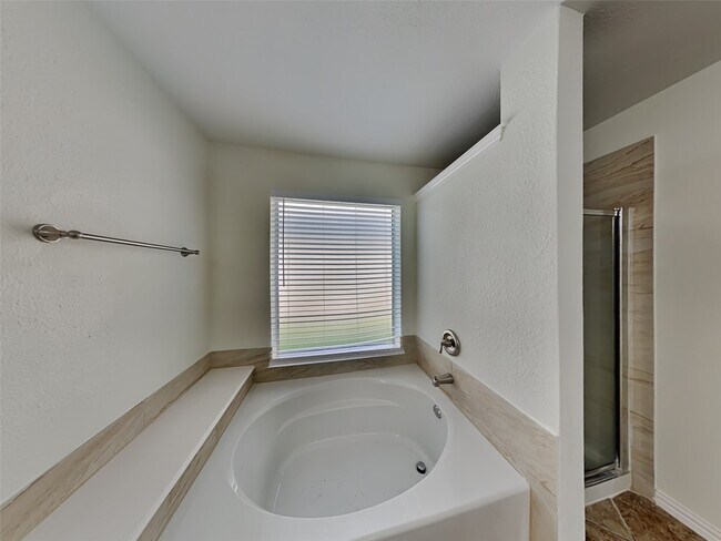 Building Photo - 26949 Carriage Manor Ln