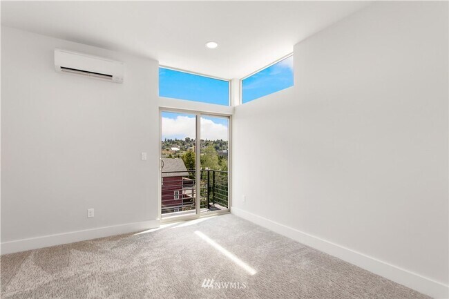 Building Photo - 3405 21st Ave W