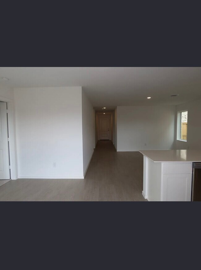 Building Photo - 5122 Red Drum Dr