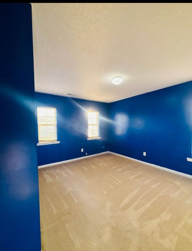 Building Photo - SPECIAL!!!!!$500 OFF SECOND MONTHS RENT!!!!!! 5BR 2.5BA w/ Fenced Yard • Loft in Raleigh