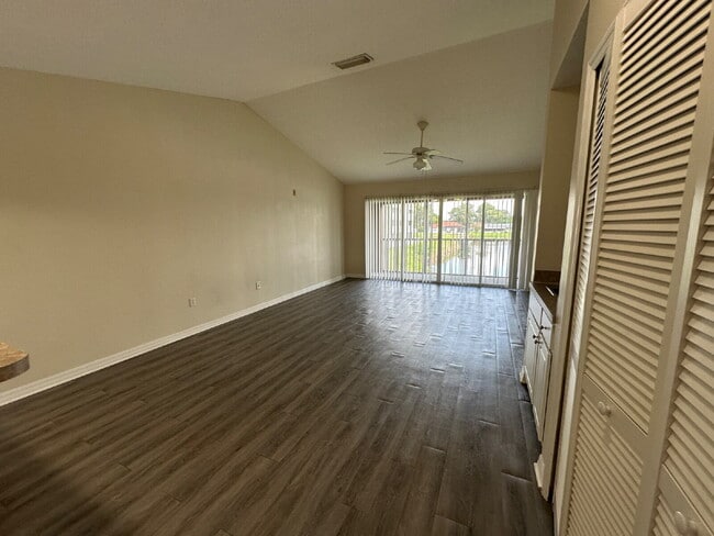 Building Photo - "Charming 2-Bed, 2-Bath Retreat with 1212 ...