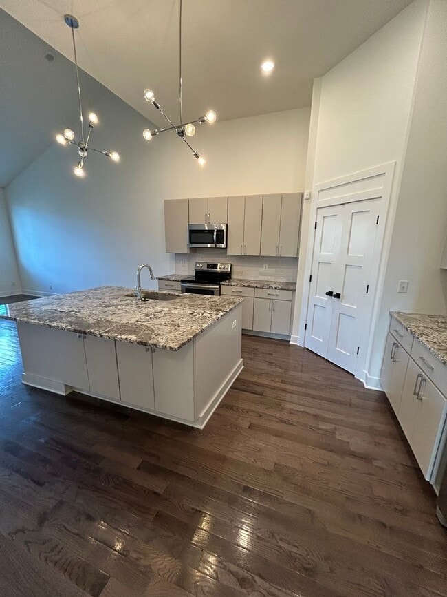 Building Photo - 108-110 Oakwood Ct